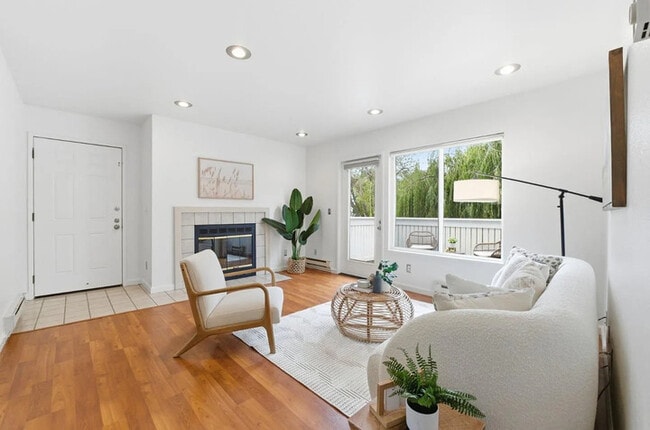 Building Photo - 72 Bayside Ct