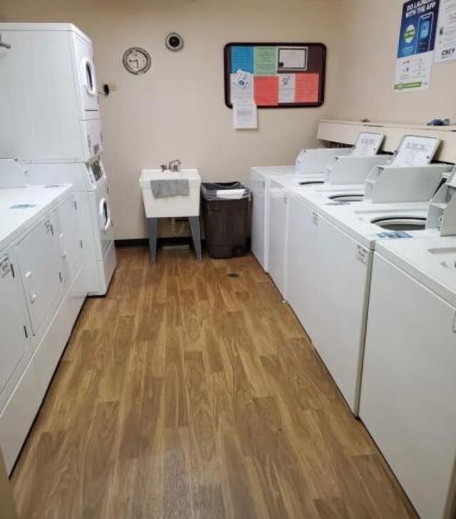 Building Photo - 1375 Rebecca Dr