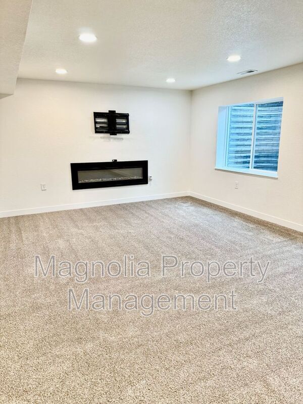 Building Photo - 3333 Bright Moon Dr