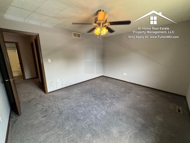 Building Photo - 533 Collier Ln