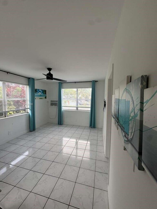 Building Photo - 3210 Canal Dr