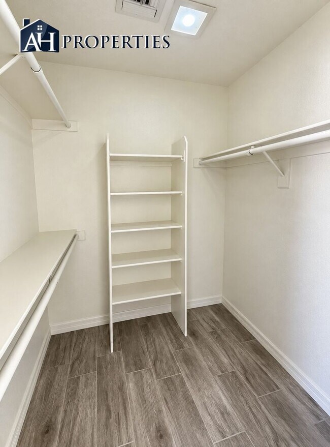 Building Photo - 7516 W Tonto Dr