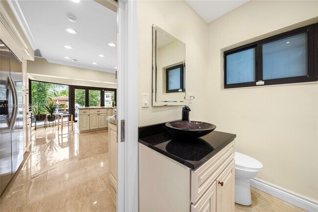 Building Photo - 1160 NE 91st St