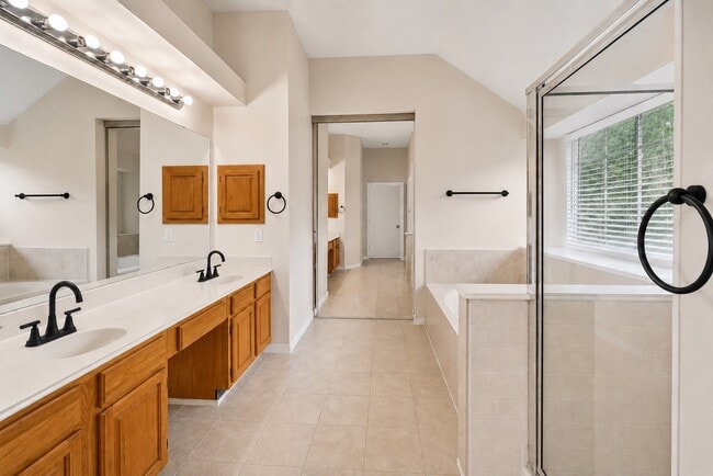 Building Photo - 19002 Timber Way Dr