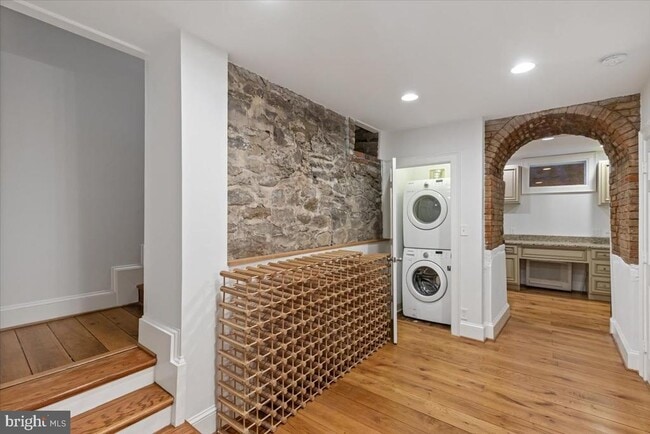 Building Photo - 215 Prince St