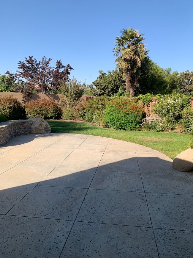 Building Photo - JUST REDUCED Beautiful Southwest Home