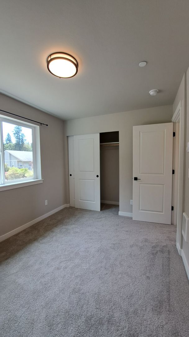 Building Photo - 3111 E Camellia Way