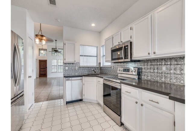 Building Photo - 6501 Topaz Dr