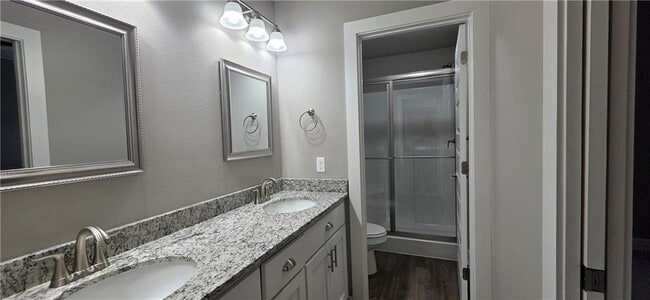 Building Photo - 902 Sugar Lf St