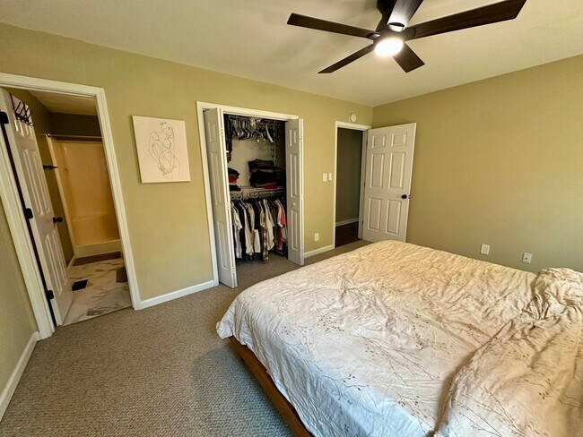 Building Photo - 1205 Woodbridge Dr