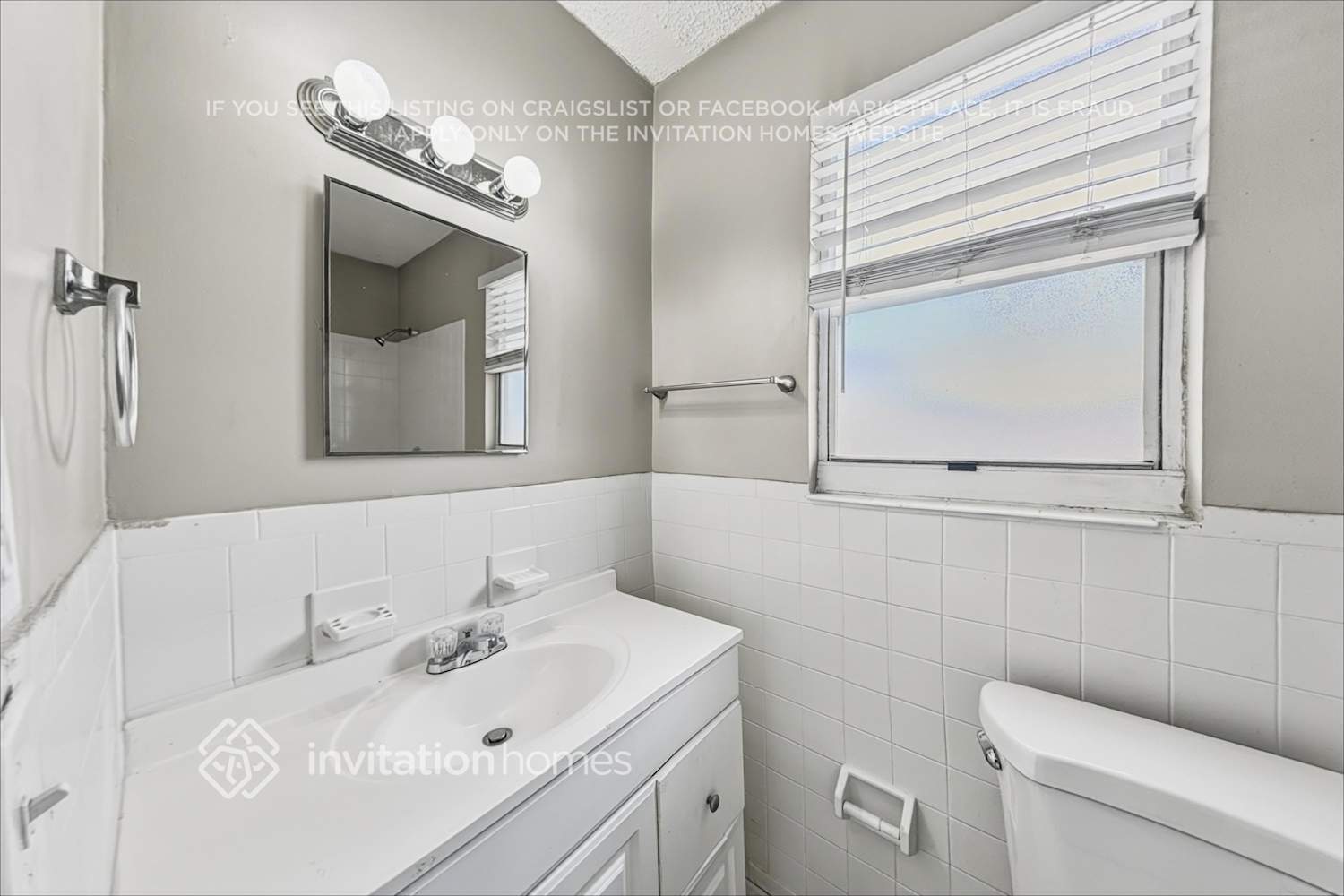 Building Photo - 458 NE 38th St