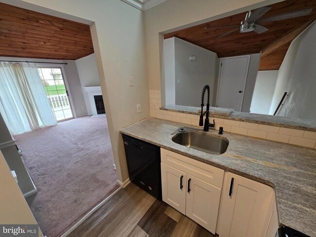 Building Photo - 30 Brookside Ct