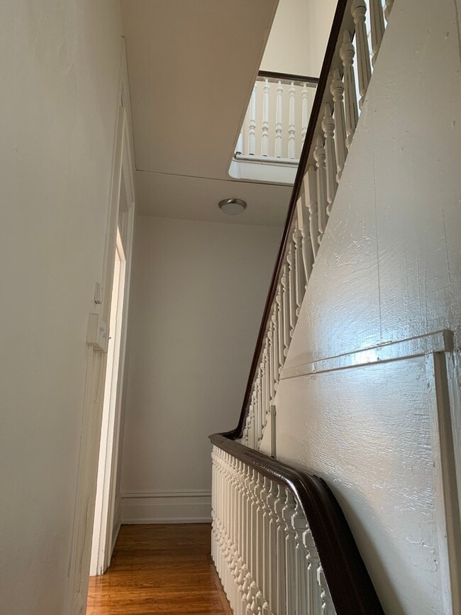Building Photo - 3 Bedroom in Downtown York City, See Video...
