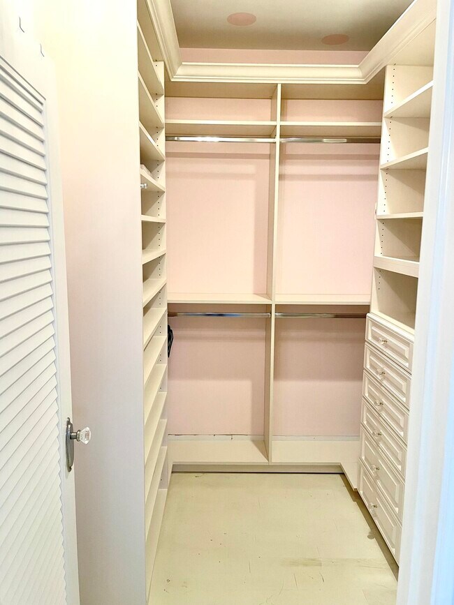 Building Photo - 950 Bolender Dr