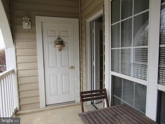 Building Photo - Gorgeous condo in a great location!