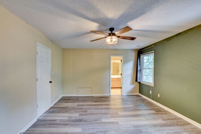 Building Photo - 922 Willow Point