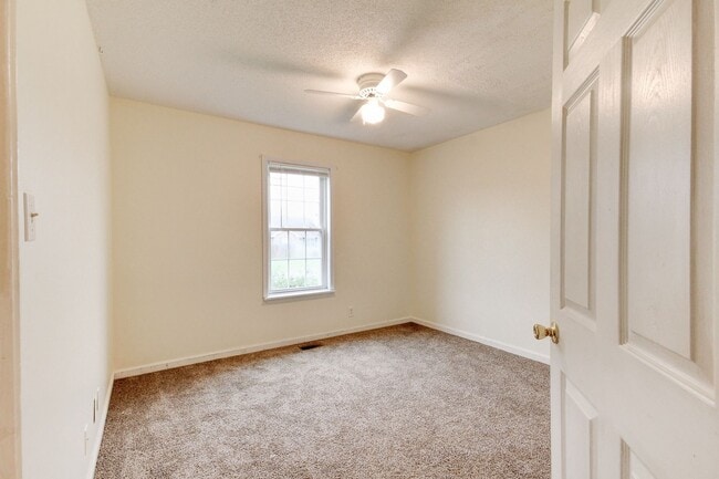 Building Photo - Amazing Home With Fireplace and Hardwood Flooring in Whitehall Subdivision