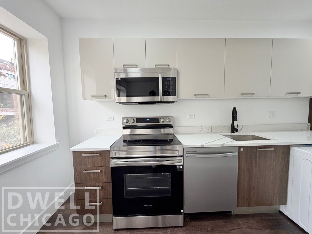 Building Photo - 1553 W Hollywood Ave