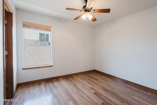 Building Photo - 3733 Tierra Campa Dr