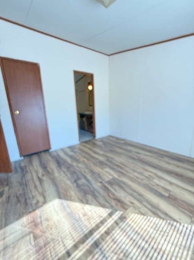 Building Photo - Rossview School