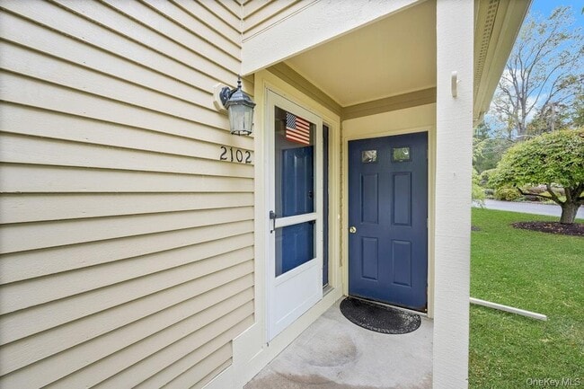 Building Photo - 2102 Martingale Dr