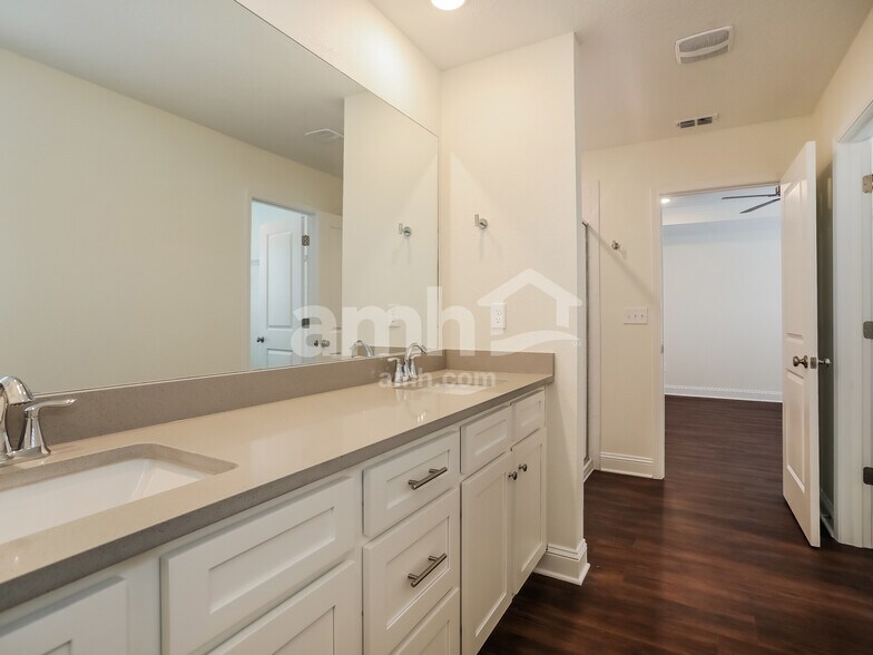 Building Photo - 84 Elcano Ln