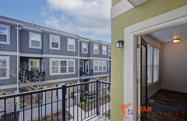 Building Photo - 1790 W Dalmeny Way