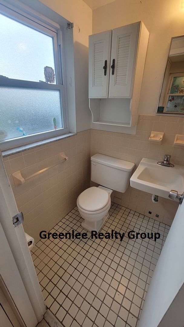 Building Photo - Updated - 3 Bed/2 Bath House with Garage