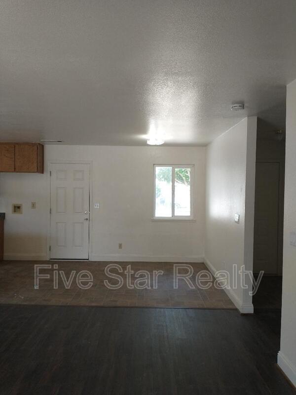 Building Photo - 5546 Silverwood St