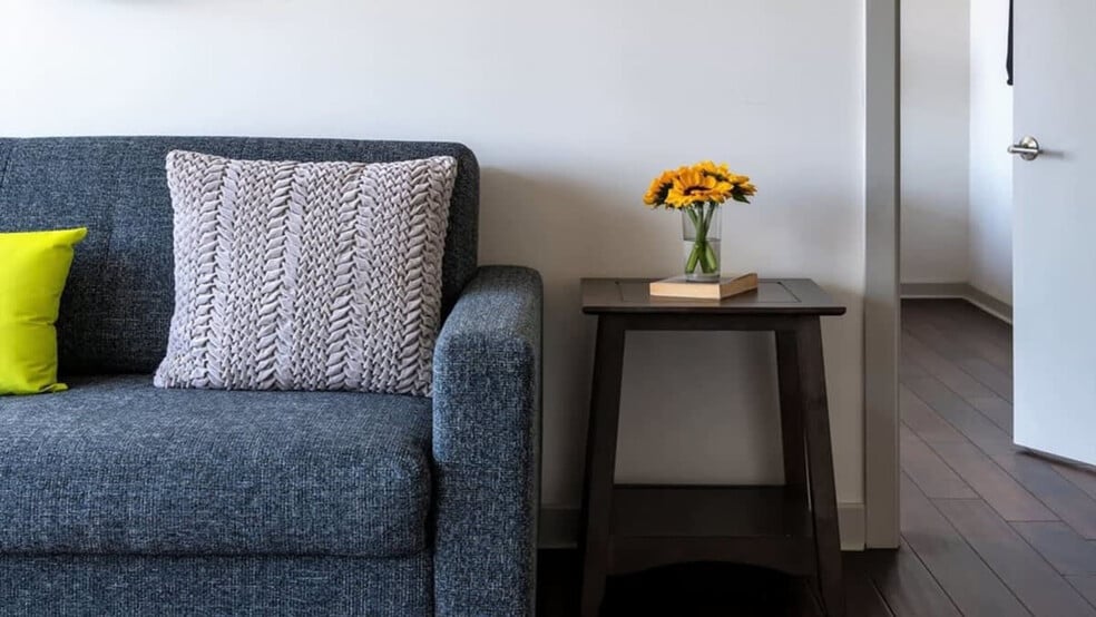 Building Photo - 1016 Elm St