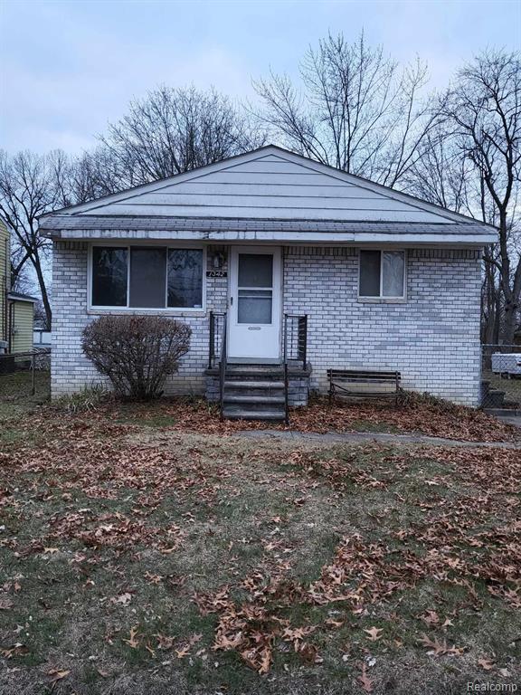 Primary Photo - 1342 S Linville Ave