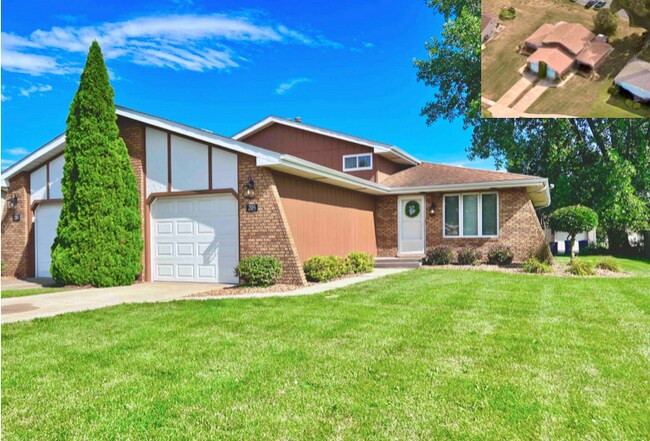 Building Photo - 205 Juniper Dr