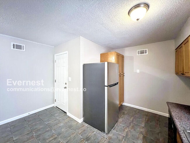 Building Photo - 3095 Forest Glen Dr