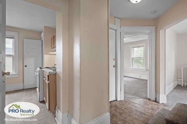 Building Photo - 3328 5th Ave S