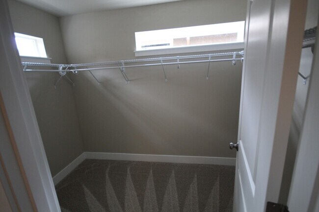 Building Photo - dou499