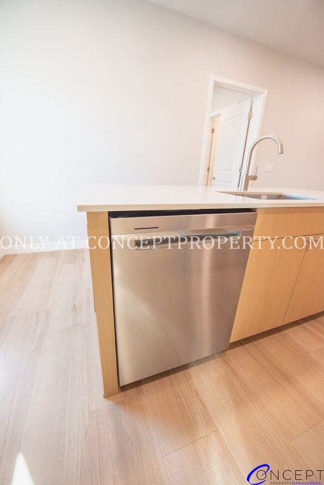 Building Photo - Modern Design, Exceptional Space: Discover This 3-Bedroom Residence at Studio Crossing! ***ONE MO...