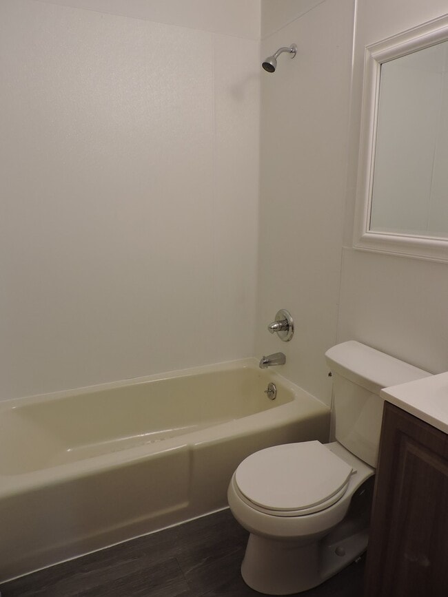 Building Photo - 2 bedroom, 1 bath house