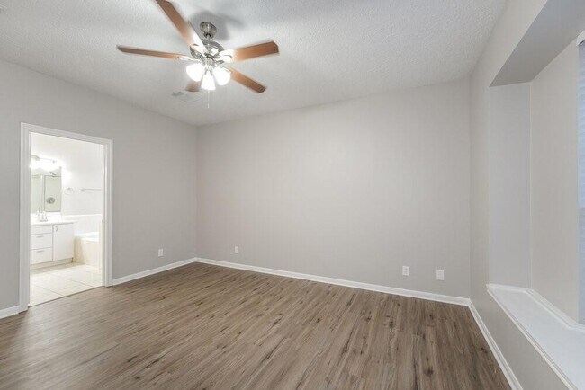 Building Photo - 5822 Cinnamon Creek Cir