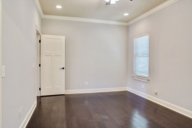 Building Photo - Heisman Villas: End Unit with Parking & Pr...