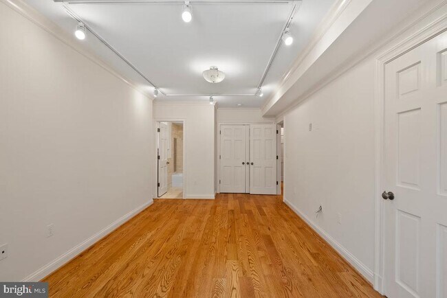 Building Photo - 4 Logan Cir NW