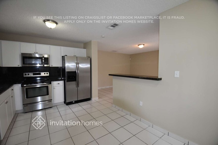 Building Photo - 621 SW 176th Ave