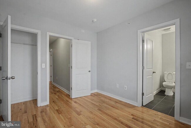 Building Photo - 1515 W Oxford St