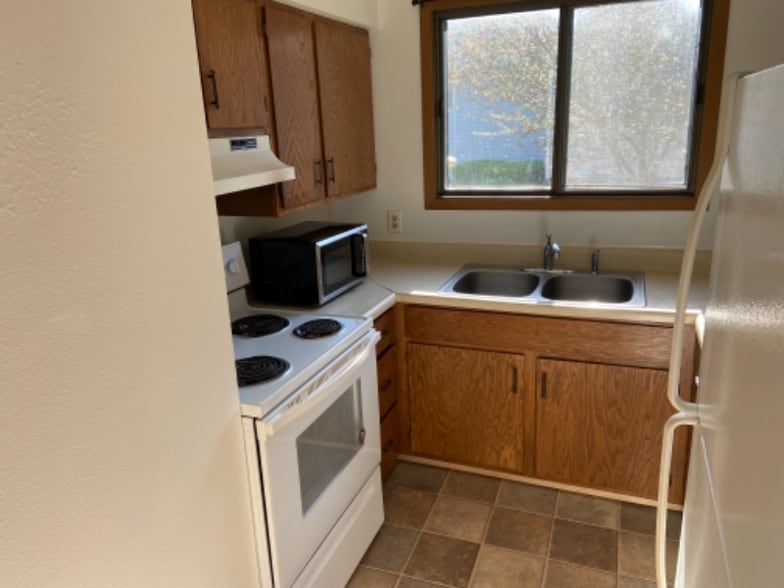 Building Photo - 108 Willow Creek Ln