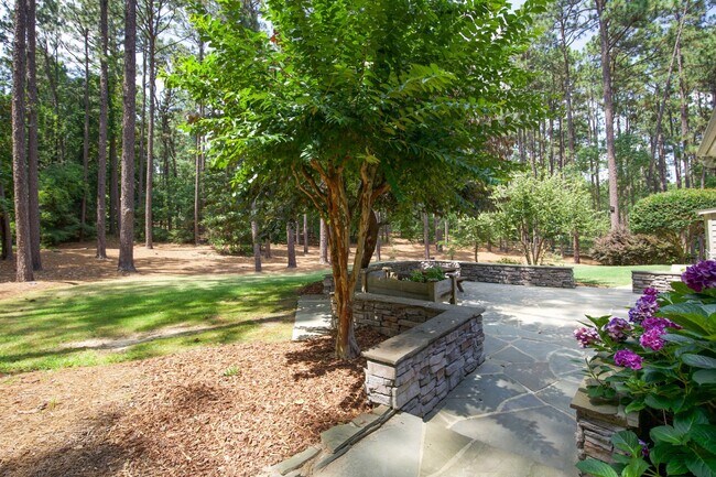 Building Photo - Stunning home in Weymouth Woods Southern P...