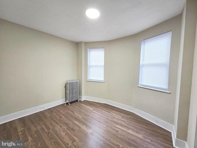 Building Photo - 5222 Catharine St