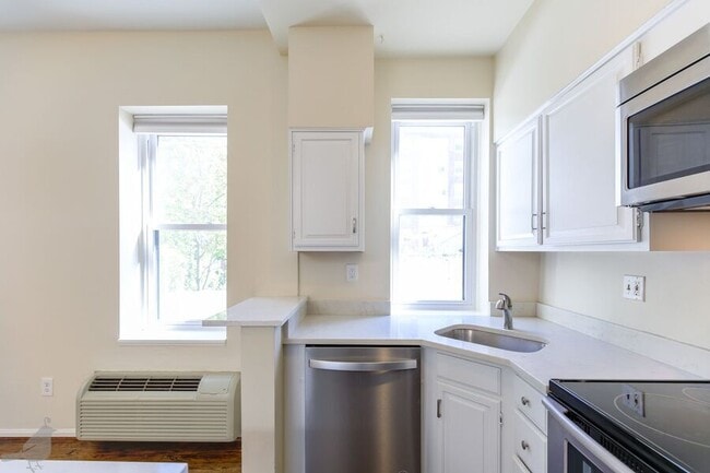 Building Photo - 1843 Mintwood Pl NW
