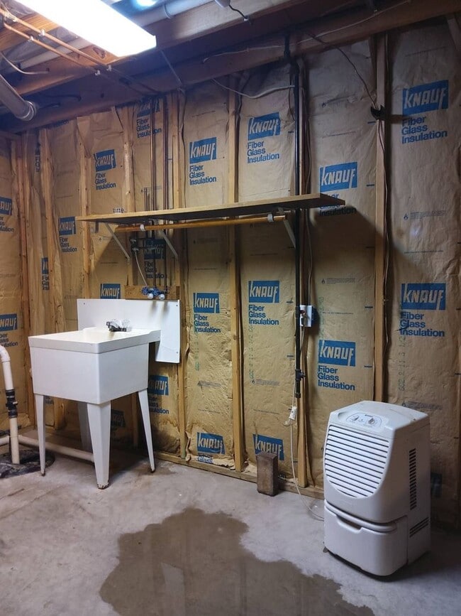 Building Photo - 3 Bedroom 2 Bathroom Home in Goshen!