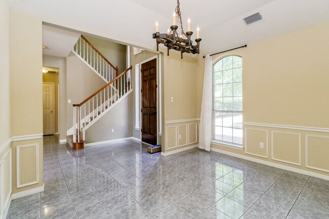Building Photo - Amazing home ready to move in!