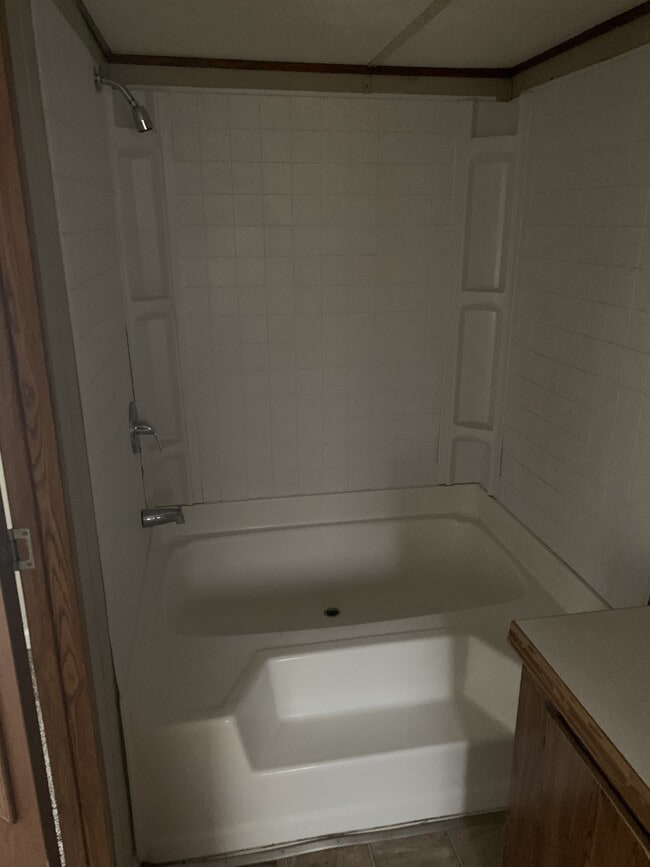 Building Photo - 502 Kayla St