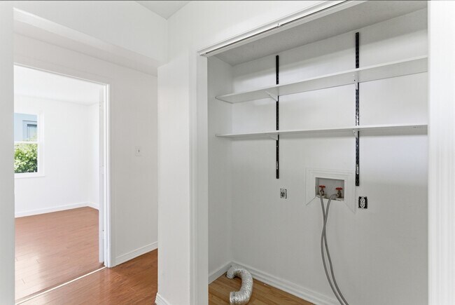 Building Photo - 306 E Burwell Ave